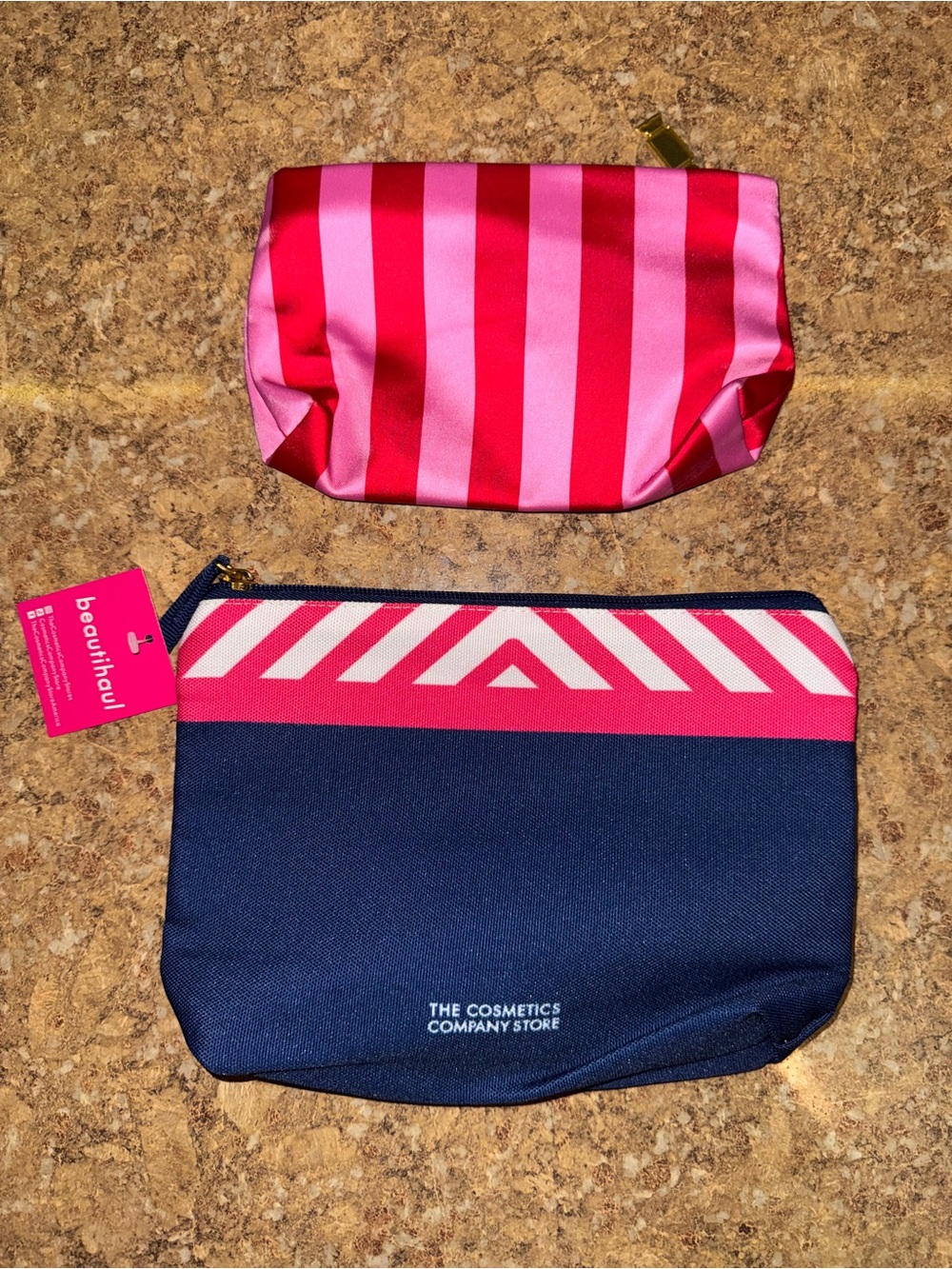 2 travel makeup bags (Estée Lauder & The Cosmetic Company)